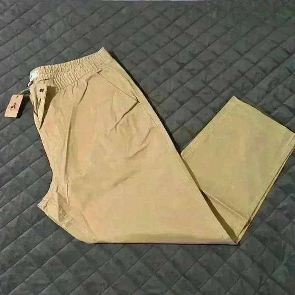 Amazon Essentials Men's Tapered-Fit Cotton Elasticated Waist Chino Pant - Picture 1 of 5